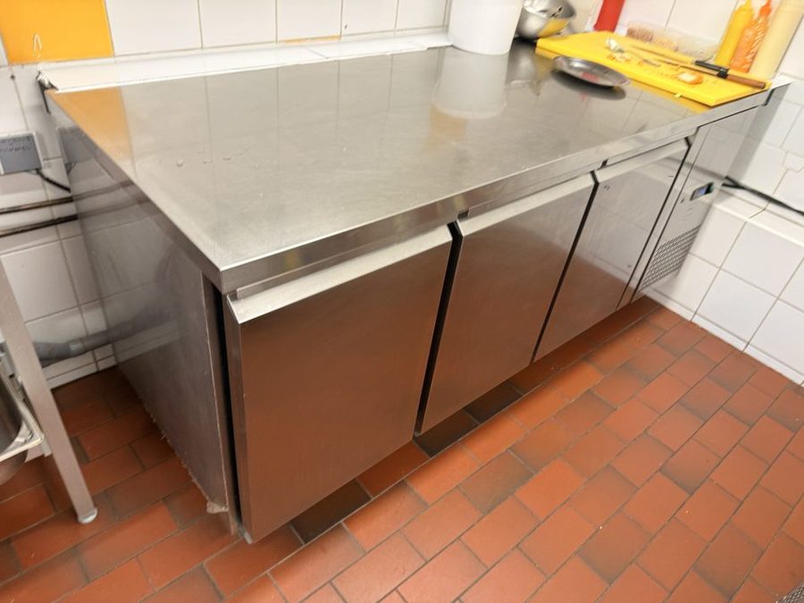 Table réfrigérée 3 portes — matériel de restauration d'occasion