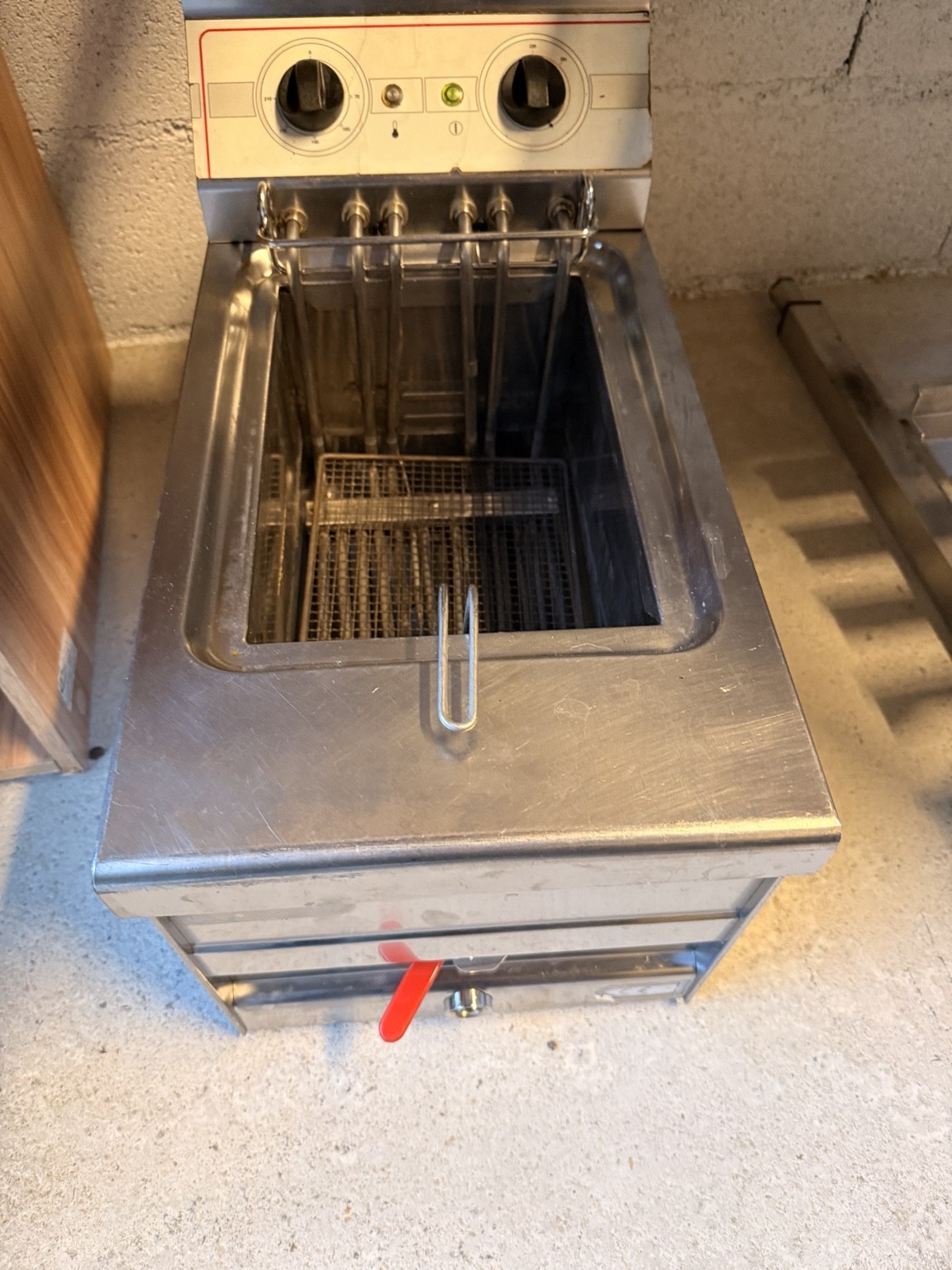 Friteuse électrique 380 V — vue complémentaire 1